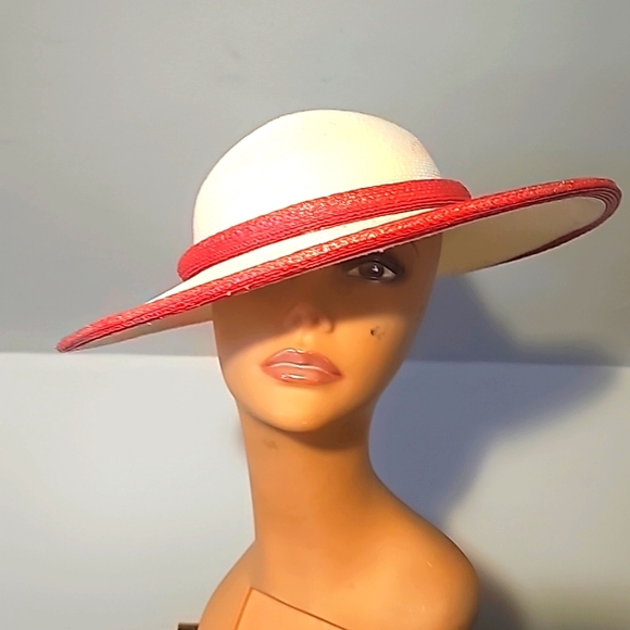 New Bellini's Designer Round Wide Brim Straw Hat, Creme w/Ruby Red Border & Band - Picture 1 of 9